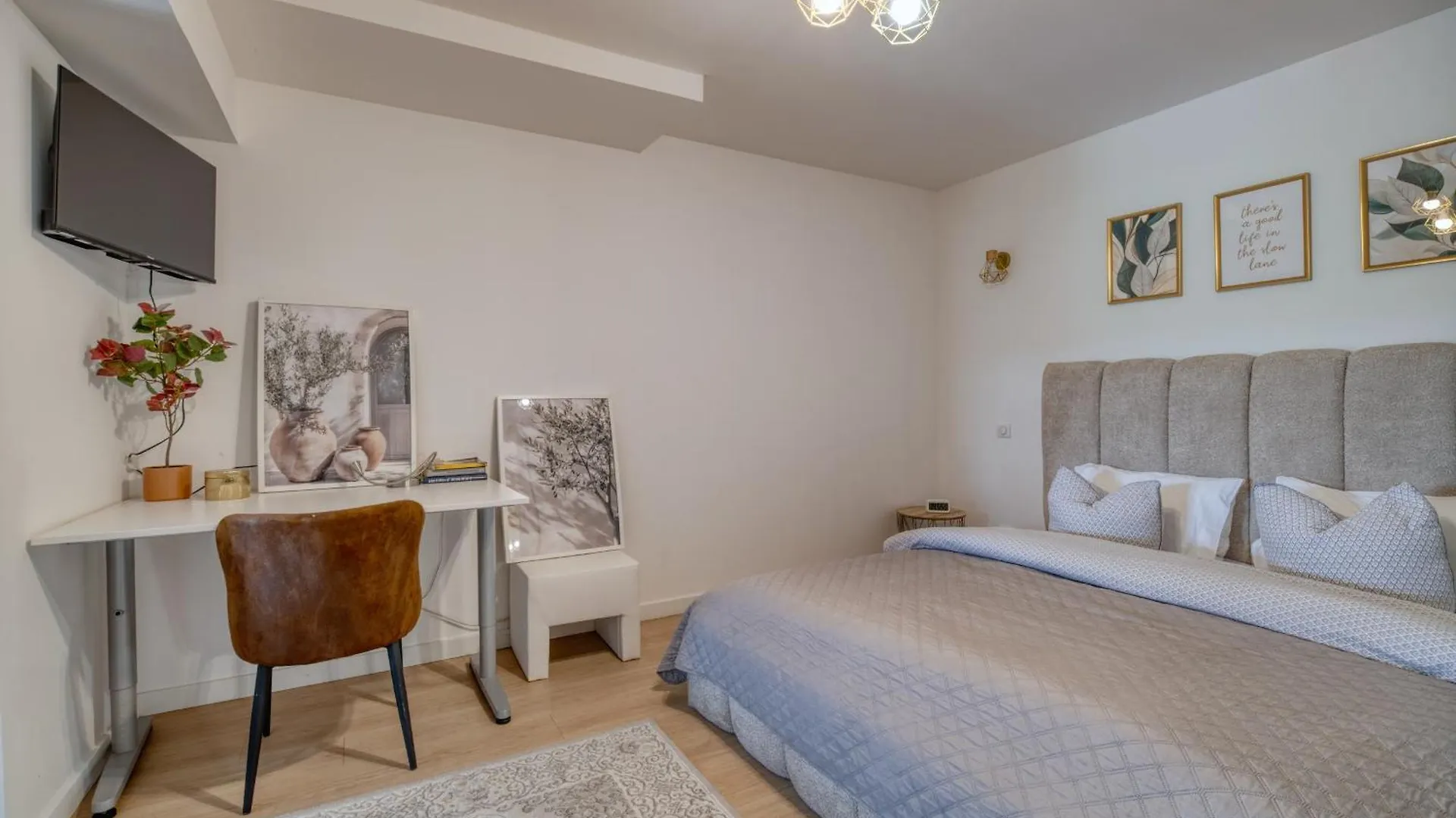 Coteaux En Vue Duo Daire Aureville